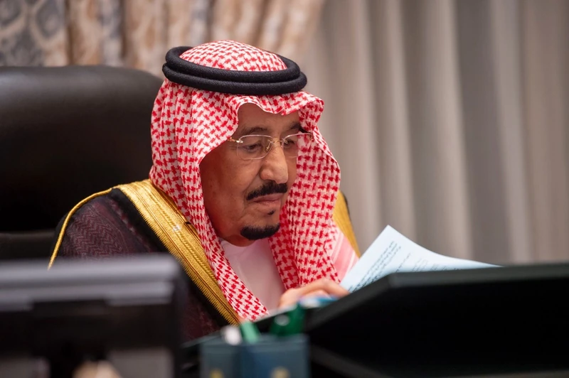 سيدي خادم الحرمين الشريفين يرأس جلسة مجلس الوزراء عبر الاتصال المرئي - صورة 4