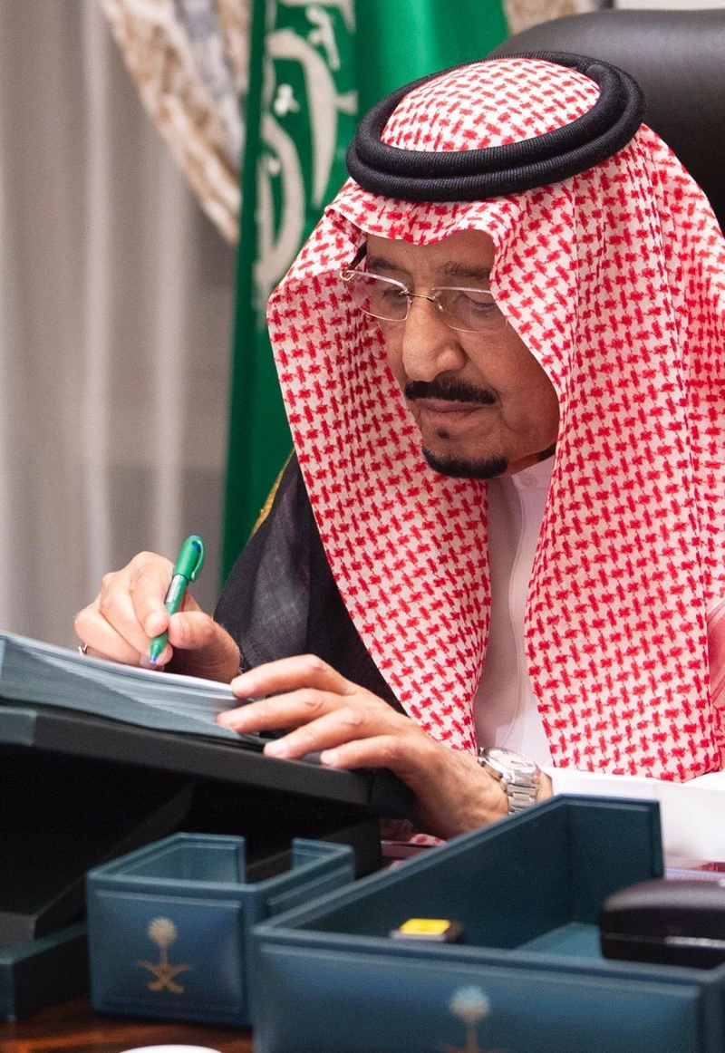 سيدي خادم الحرمين الشريفين يرأس جلسة مجلس الوزراء عبر الاتصال المرئي - صورة 5