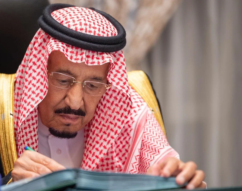 سيدي خادم الحرمين الشريفين يرأس جلسة مجلس الوزراء عبر الاتصال المرئي - صورة 2