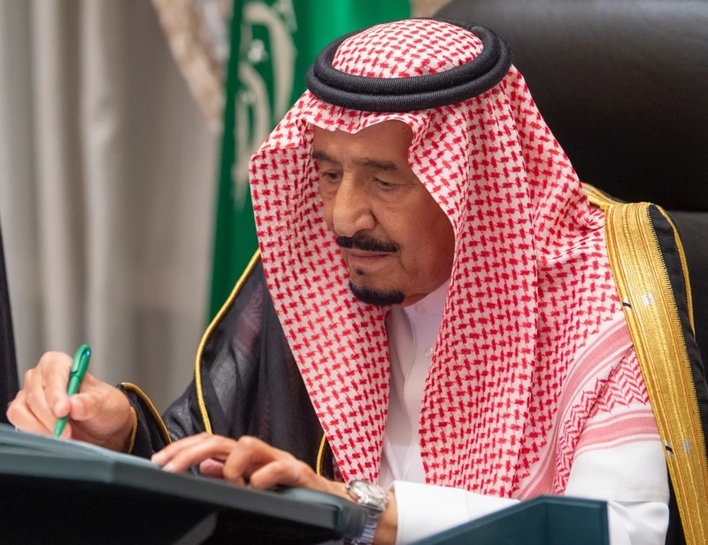 سيدي خادم الحرمين الشريفين يرأس جلسة مجلس الوزراء عبر الاتصال المرئي - صورة 2