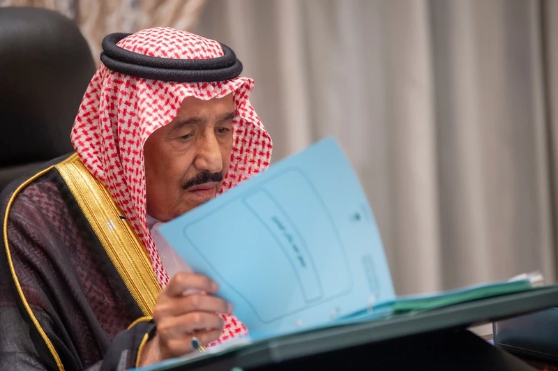سيدي خادم الحرمين الشريفين يرأس جلسة مجلس الوزراء عبر الاتصال المرئي - صورة 3