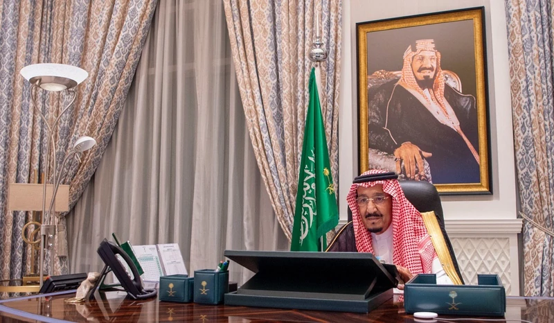 سيدي خادم الحرمين الشريفين يرأس جلسة مجلس الوزراء عبر الاتصال المرئي - صورة 3