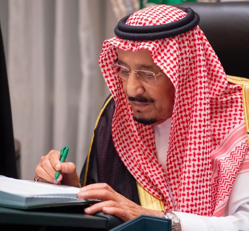 سيدي خادم الحرمين الشريفين يرأس جلسة مجلس الوزراء عبر الاتصال المرئي - صورة 6