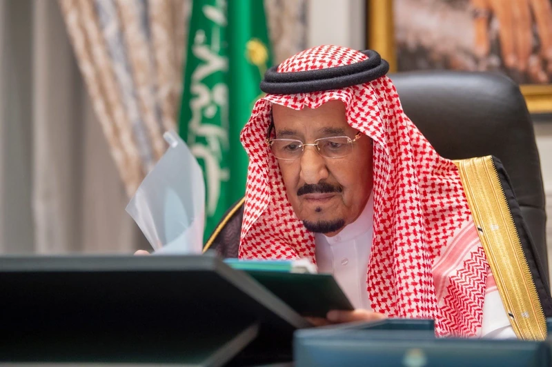 سيدي خادم الحرمين الشريفين يرأس جلسة مجلس الوزراء عبر الاتصال المرئي - صورة 7