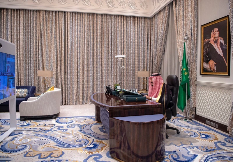 سيدي خادم الحرمين الشريفين يرأس جلسة مجلس الوزراء عبر الاتصال المرئي - صورة 2