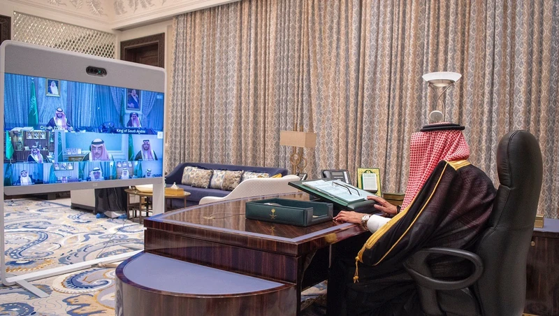 سيدي خادم الحرمين الشريفين يرأس جلسة مجلس الوزراء عبر الاتصال المرئي - صورة 3