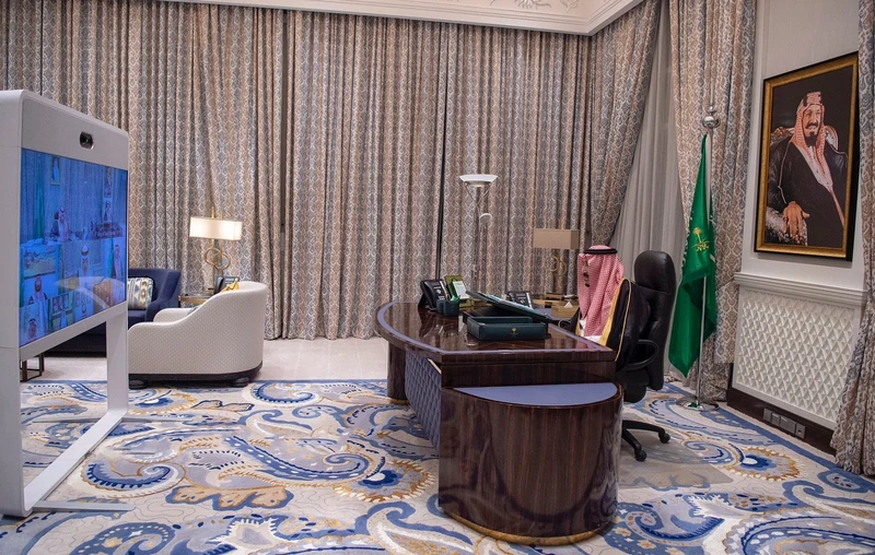 سيدي خادم الحرمين الشريفين يرأس جلسة مجلس الوزراء عبر الاتصال المرئي - صورة 2