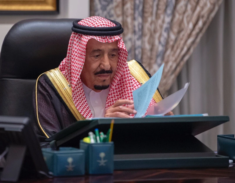 سيدي خادم الحرمين الشريفين يرأس جلسة مجلس الوزراء عبر الاتصال المرئي - صورة 3