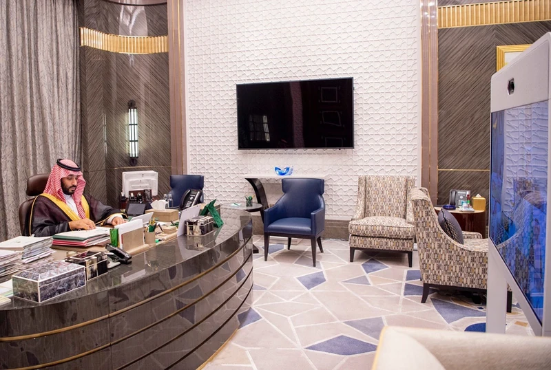 سيدي خادم الحرمين الشريفين يرأس جلسة مجلس الوزراء عبر الاتصال المرئي - صورة 4