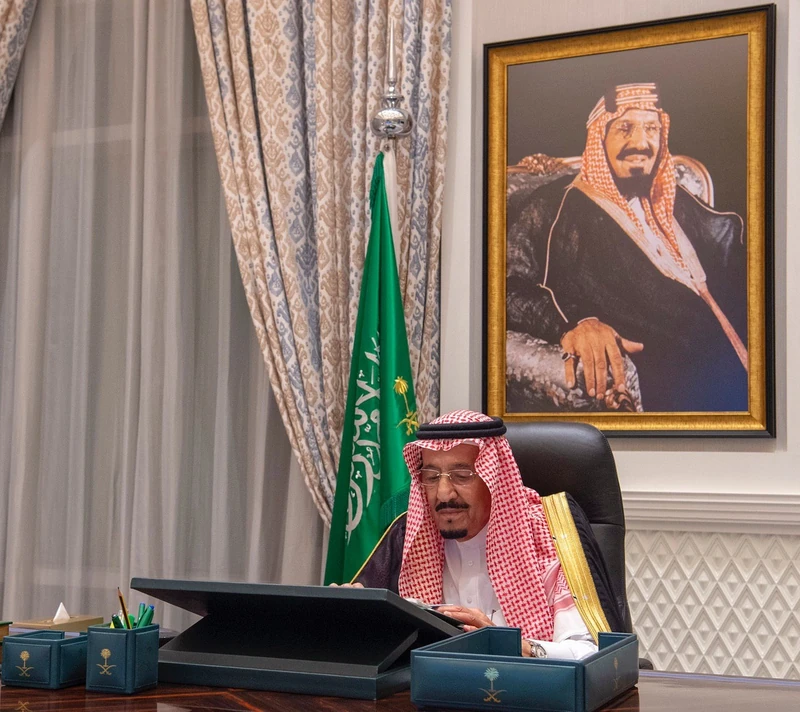 سيدي خادم الحرمين الشريفين يرأس جلسة مجلس الوزراء عبر الاتصال المرئي - صورة 4