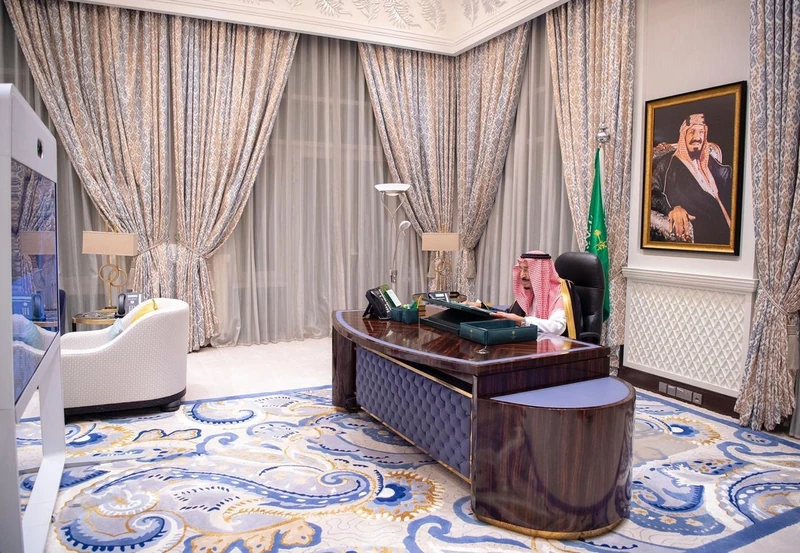 سيدي خادم الحرمين الشريفين يرأس جلسة مجلس الوزراء عبر الاتصال المرئي - صورة 3