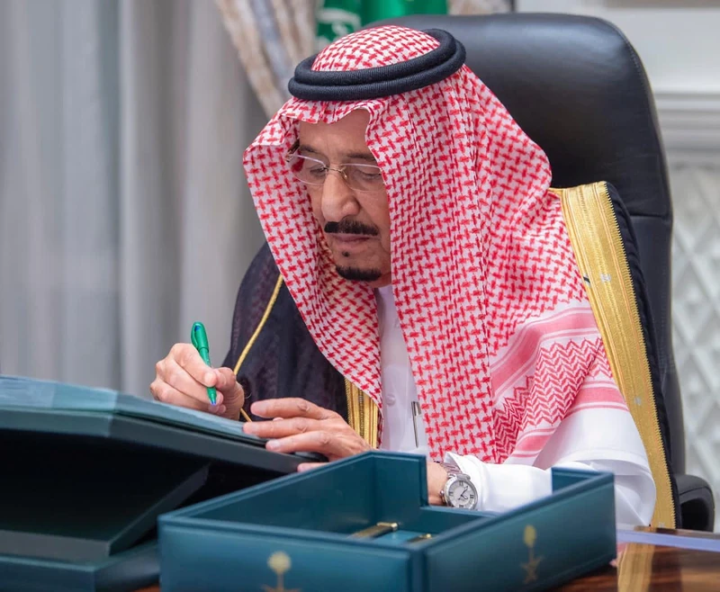 سيدي خادم الحرمين الشريفين يرأس جلسة مجلس الوزراء عبر الاتصال المرئي - صورة 3