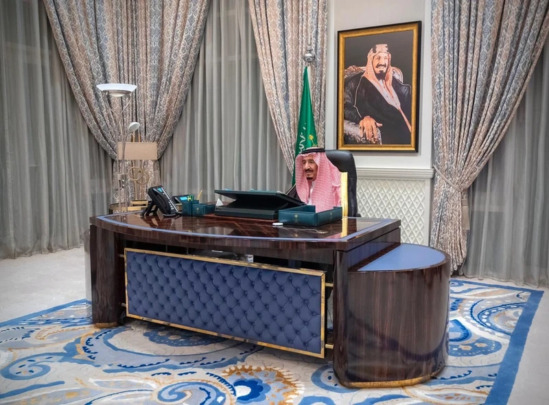 سيدي خادم الحرمين الشريفين يرأس جلسة مجلس الوزراء عبر الاتصال المرئي - صورة 2