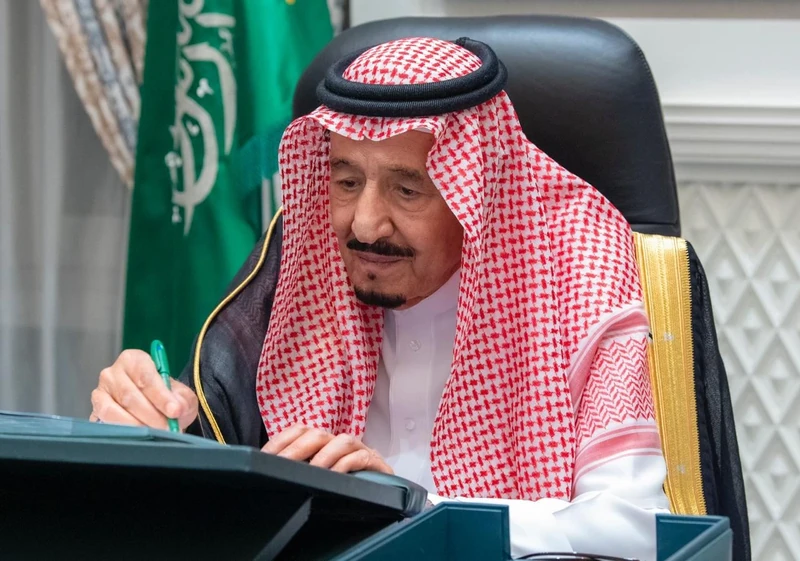 سيدي خادم الحرمين الشريفين يرأس جلسة مجلس الوزراء عبر الاتصال المرئي - صورة 3