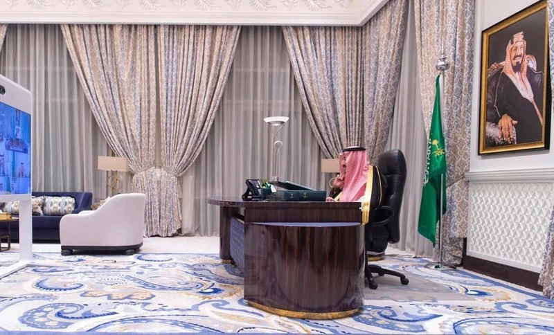سيدي خادم الحرمين الشريفين يرأس جلسة مجلس الوزراء عبر الاتصال المرئي - صورة 4