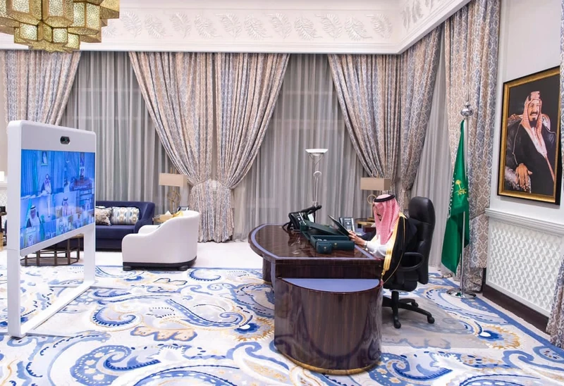 سيدي خادم الحرمين الشريفين وأعضاء مجلس الوزراء لإقرار ميزانية 2021 - صورة 2