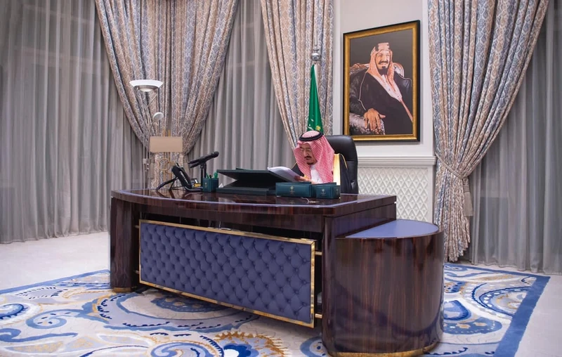 سيدي خادم الحرمين الشريفين وأعضاء مجلس الوزراء لإقرار ميزانية 2021 - صورة 3