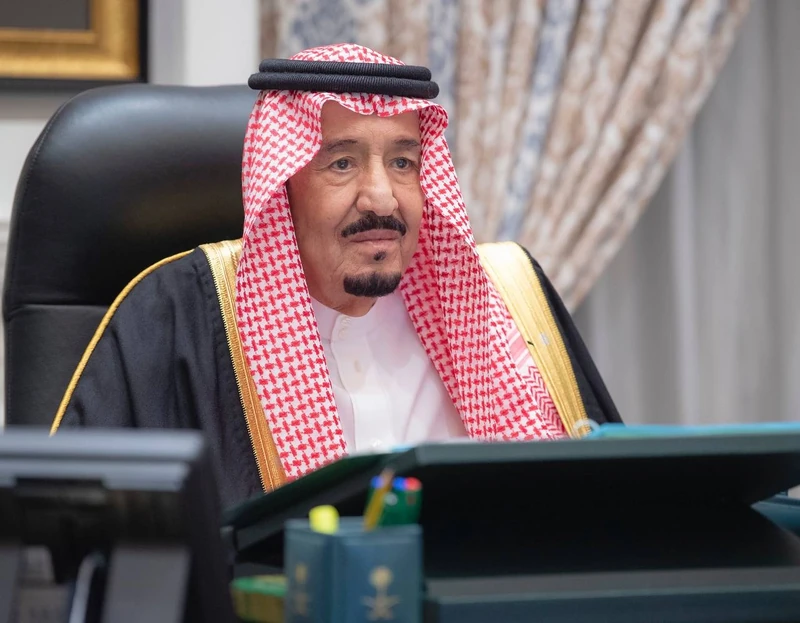 سيدي خادم الحرمين الشريفين يرأس جلسة مجلس الوزراء عبر الاتصال المرئي - صورة 2