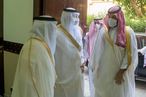 سمو سيدي ولي العهد يؤدي صلاة عيد الفطر المبارك في الرياض