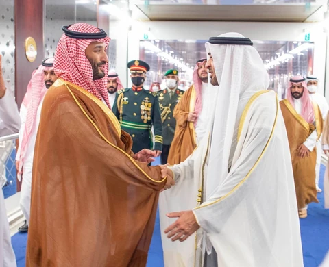 سمو سيدي ولي العهد يغادر العاصمة الإماراتية وفي مقدمة مودعيه سمو ولي عهد أبوظبي