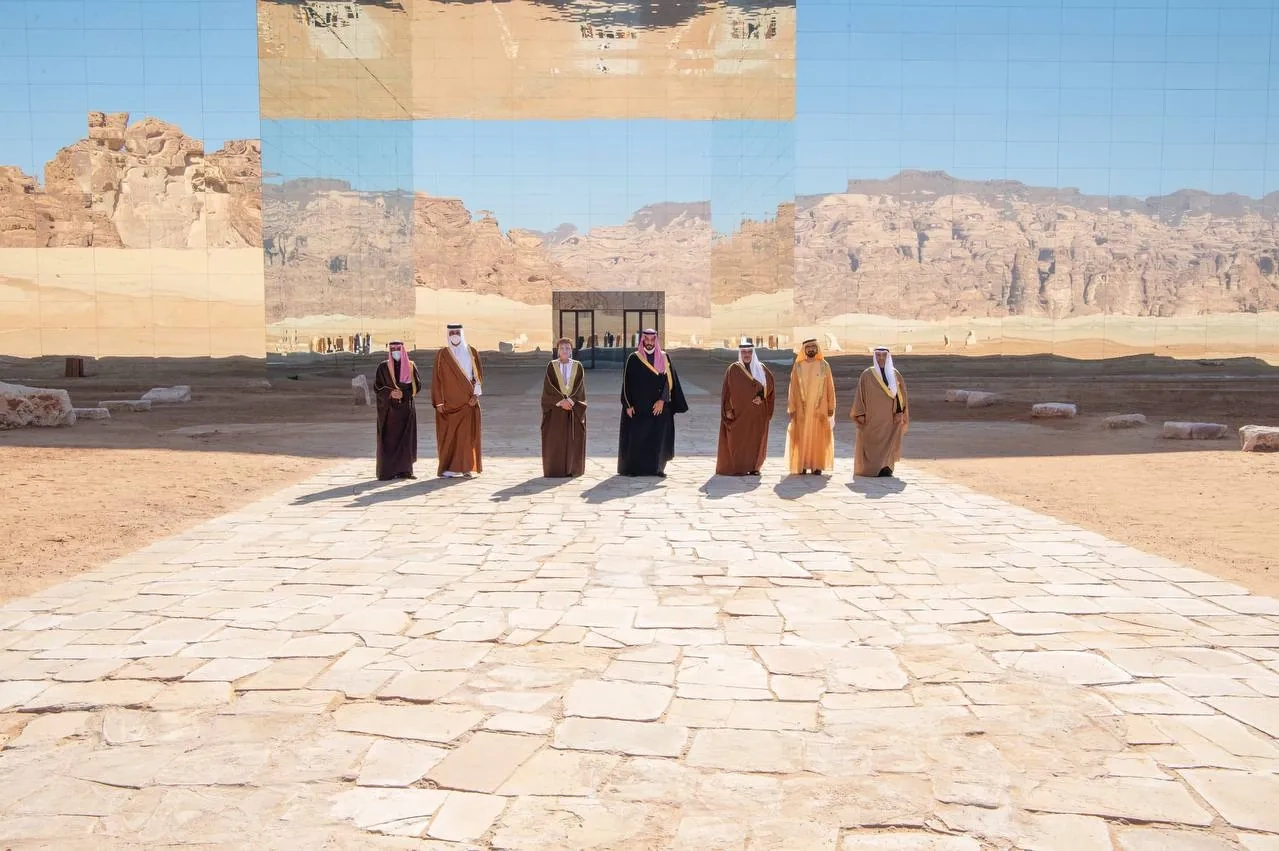 سمو سيدي ولي العهد يصحب سمو أمير دولة قطر جولة على المواقع الأثرية في العلا - صورة 1