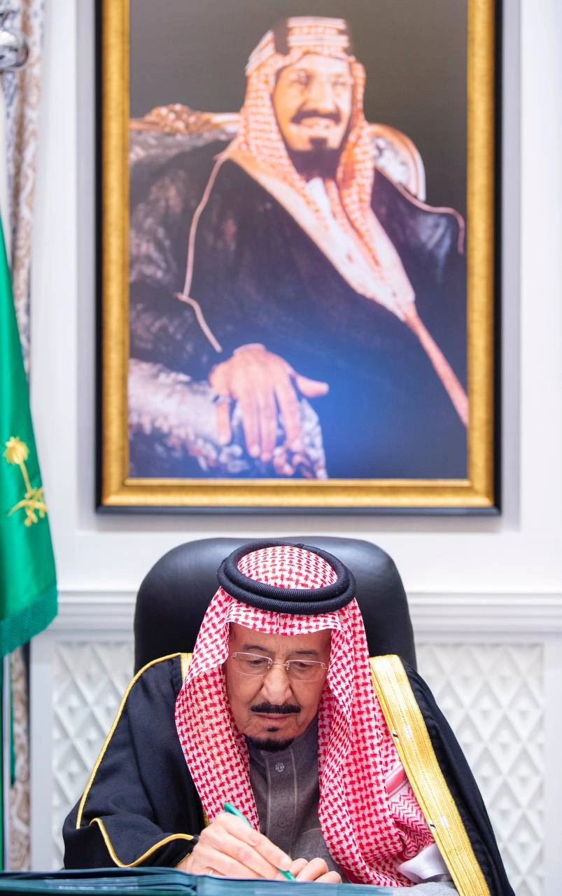 سيدي خادم الحرمين الشريفين يرأس جلسة مجلس الوزراء عبر الاتصال المرئي - صورة 1