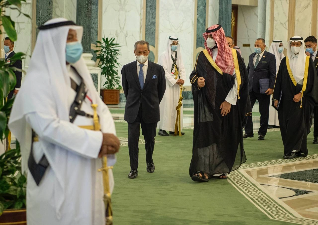 سمو سيدي ولي العهد ورئيس الوزراء الماليزي يشهدان التوقيع على 3 اتفاقيات - صورة 1