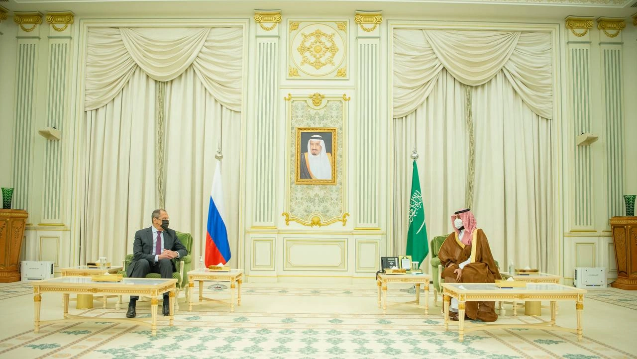 سمو سيدي ولي العهد يجتمع مع وزير خارجية روسيا - صورة 1