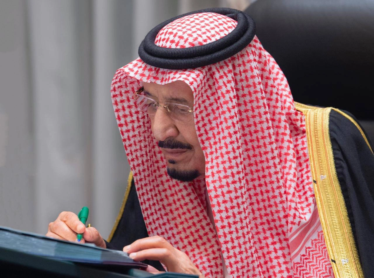 سيدي خادم الحرمين الشريفين يرأس جلسة مجلس الوزراء عبر الاتصال المرئي - صورة 1
