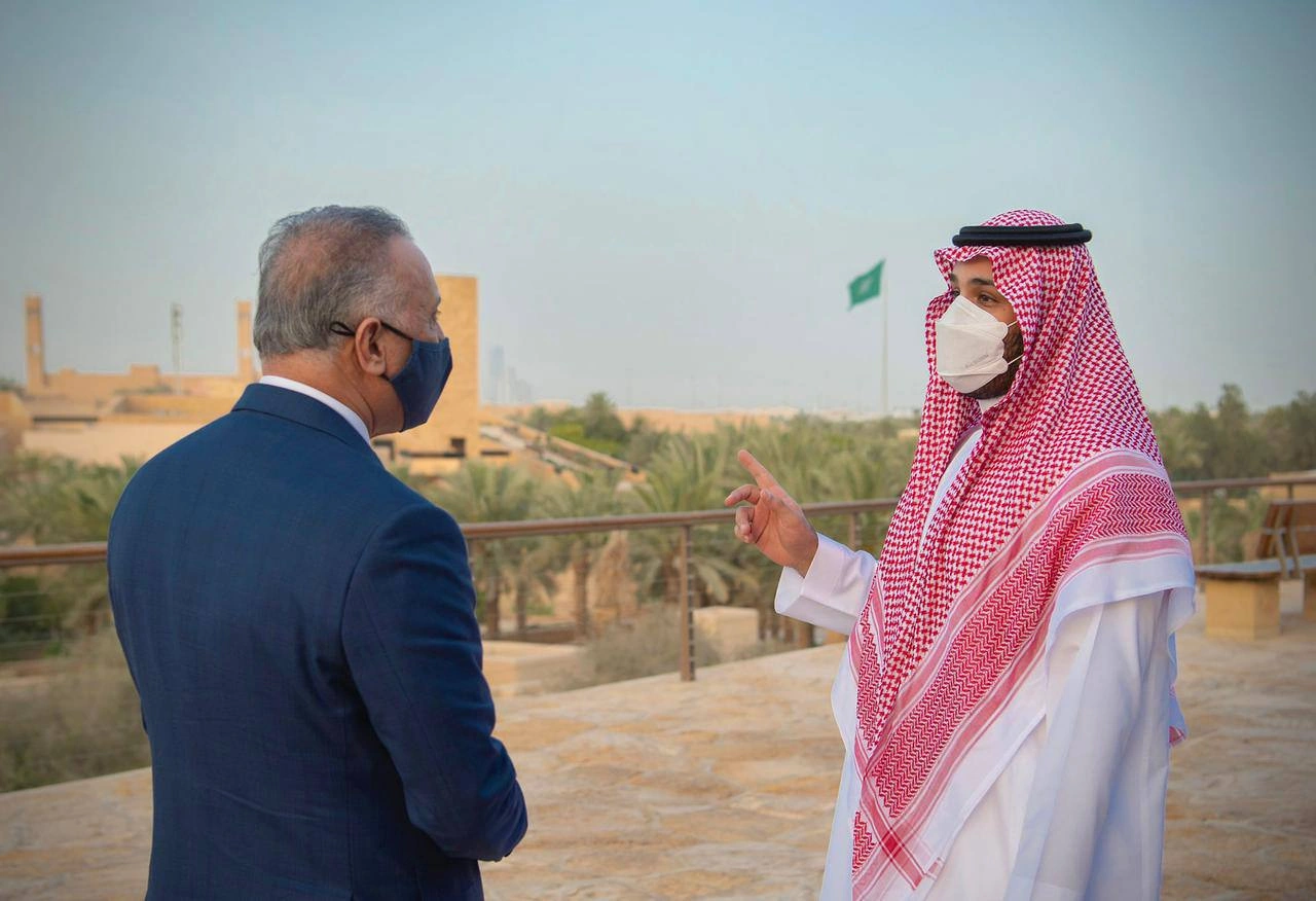 سمو سيدي ولي العهد يصطحب دولة رئيس وزراء العراق في جولة بحي الطريف التاريخي - صورة 1