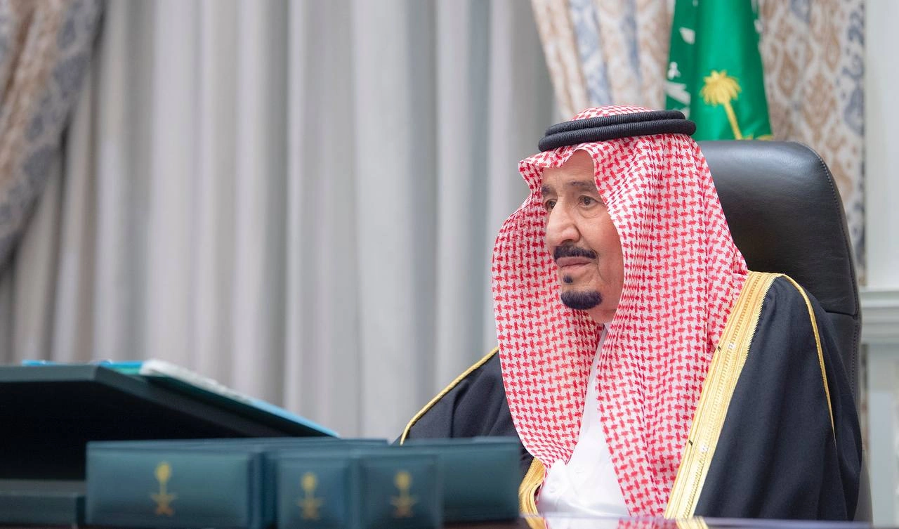 سيدي خادم الحرمين الشريفين يرأس جلسة مجلس الوزراء عبر الاتصال المرئي - صورة 1