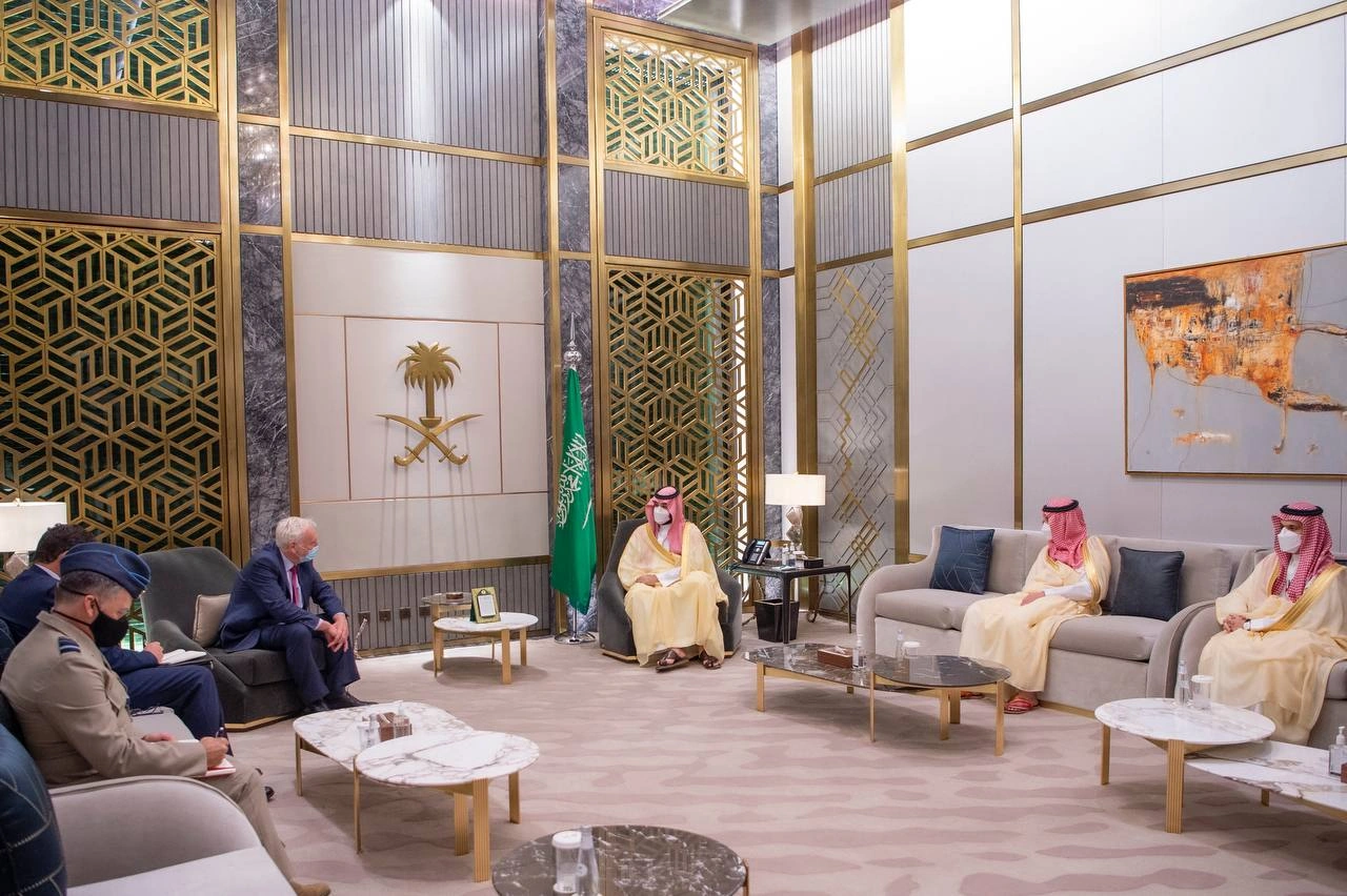 سمو سيدي ولي العهد يلتقي مبعوث رئيس وزراء بريطانيا - صورة 1