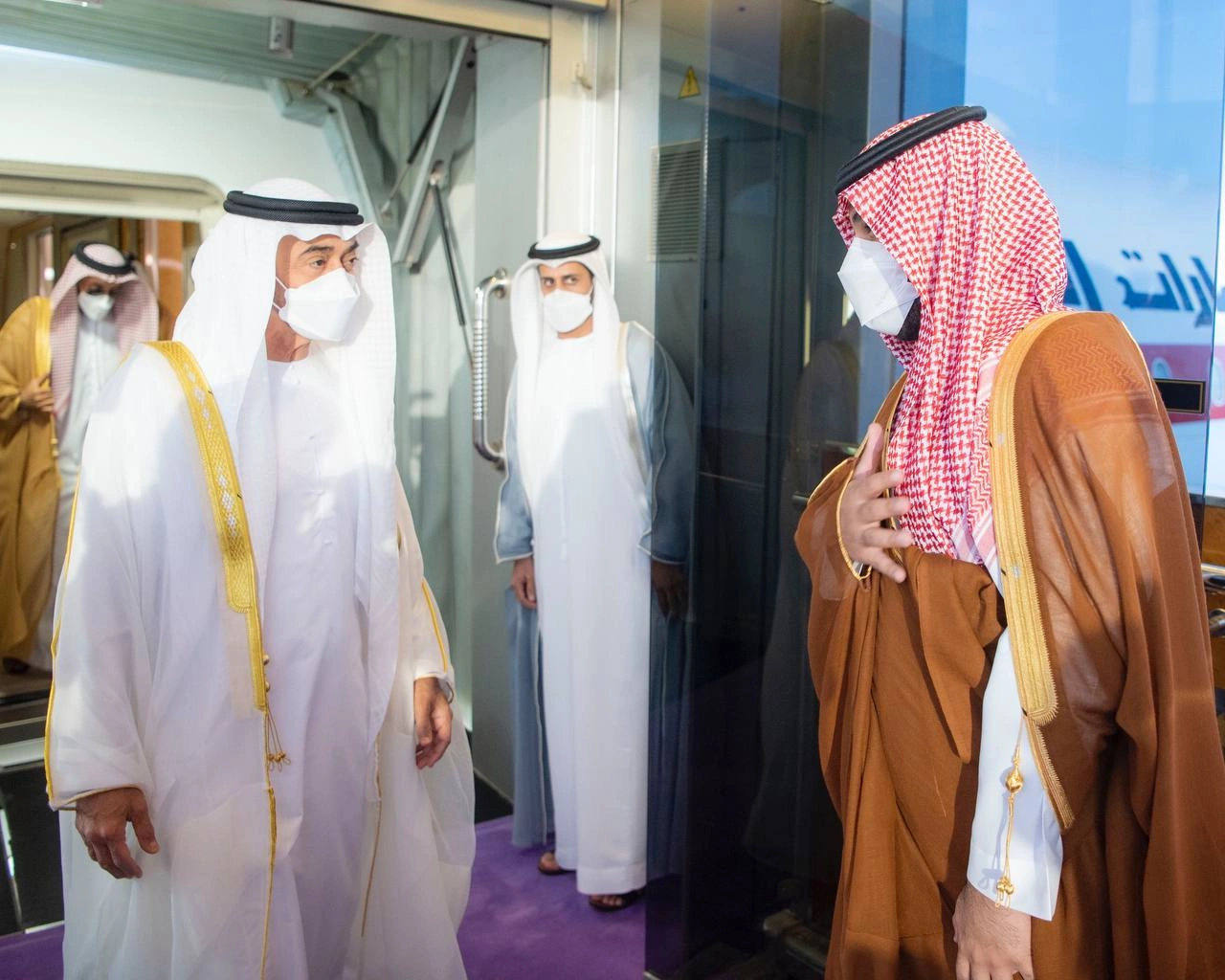 سمو سيدي ولي العهد يستقبل سمو ولي عهد أبو ظبي الشيخ محمد بن زايد - صورة 1