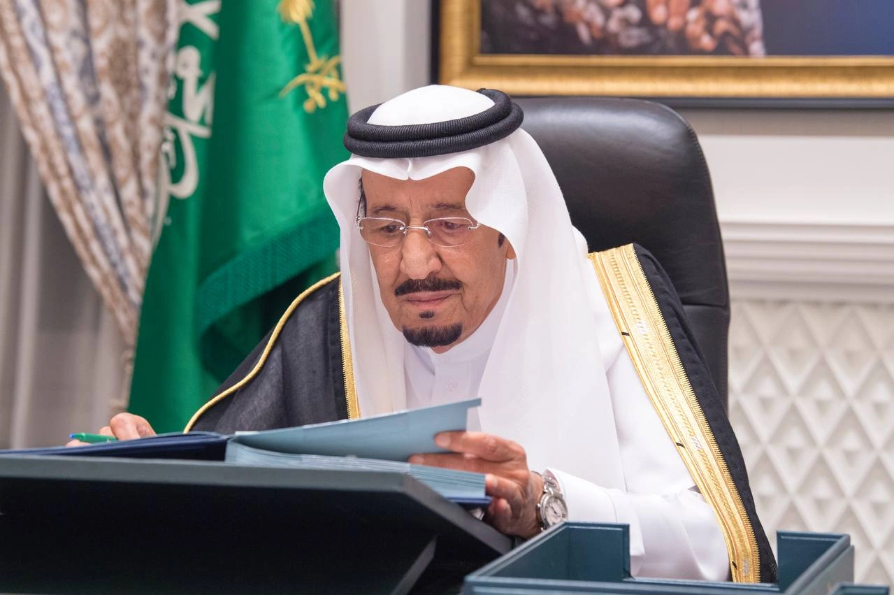 سيدي خادم الحرمين الشريفين يرأس جلسة مجلس الوزراء عبر الاتصال المرئي - صورة 1