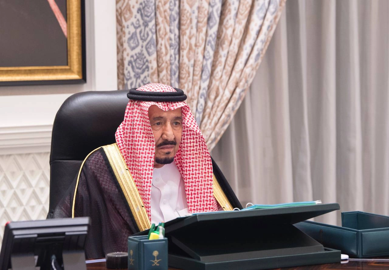 سيدي خادم الحرمين الشريفين يرأس جلسة مجلس الوزراء عبر الاتصال المرئي - صورة 1