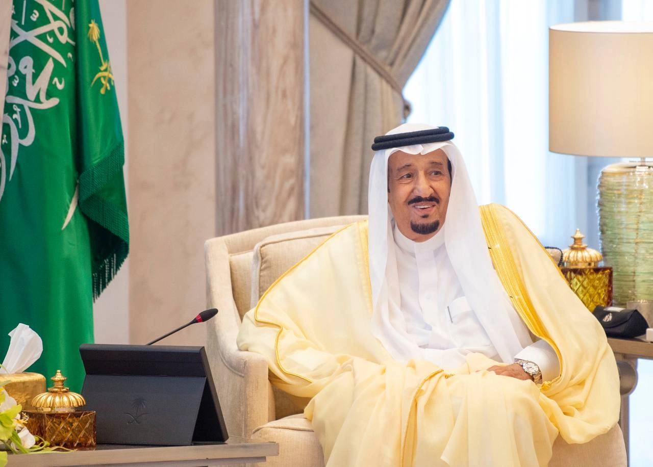 سيدي خادم الحرمين الشريفين وسلطان عمان يتبادلان الأوسمة والقلادات الرفيعة - صورة 1