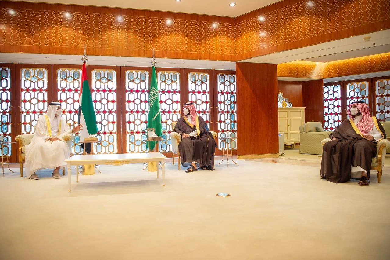 سمو سيدي ولي العهد وسمو ولي عهد أبوظبي يتبادلان التهنئة بقرب حلول عيد الأضحى المبارك - صورة 1