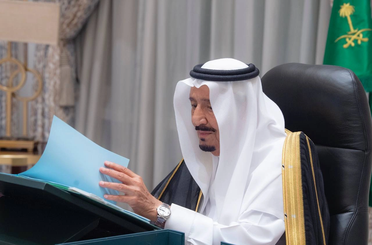 سيدي خادم الحرمين الشريفين يرأس جلسة مجلس الوزراء عبر الاتصال المرئي - صورة 1