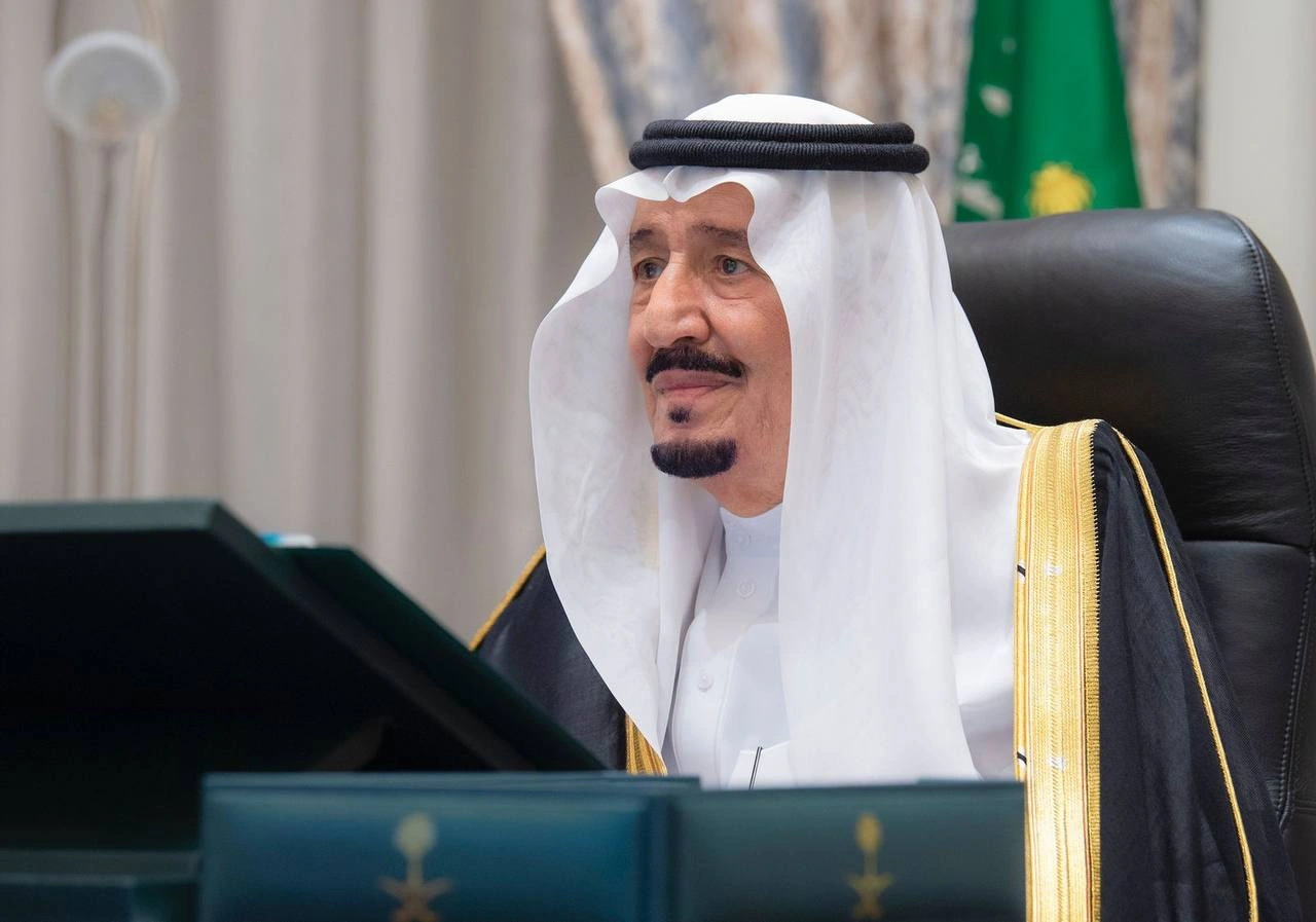 سيدي خادم الحرمين الشريفين يرأس جلسة مجلس الوزراء عبر الاتصال المرئي - صورة 1