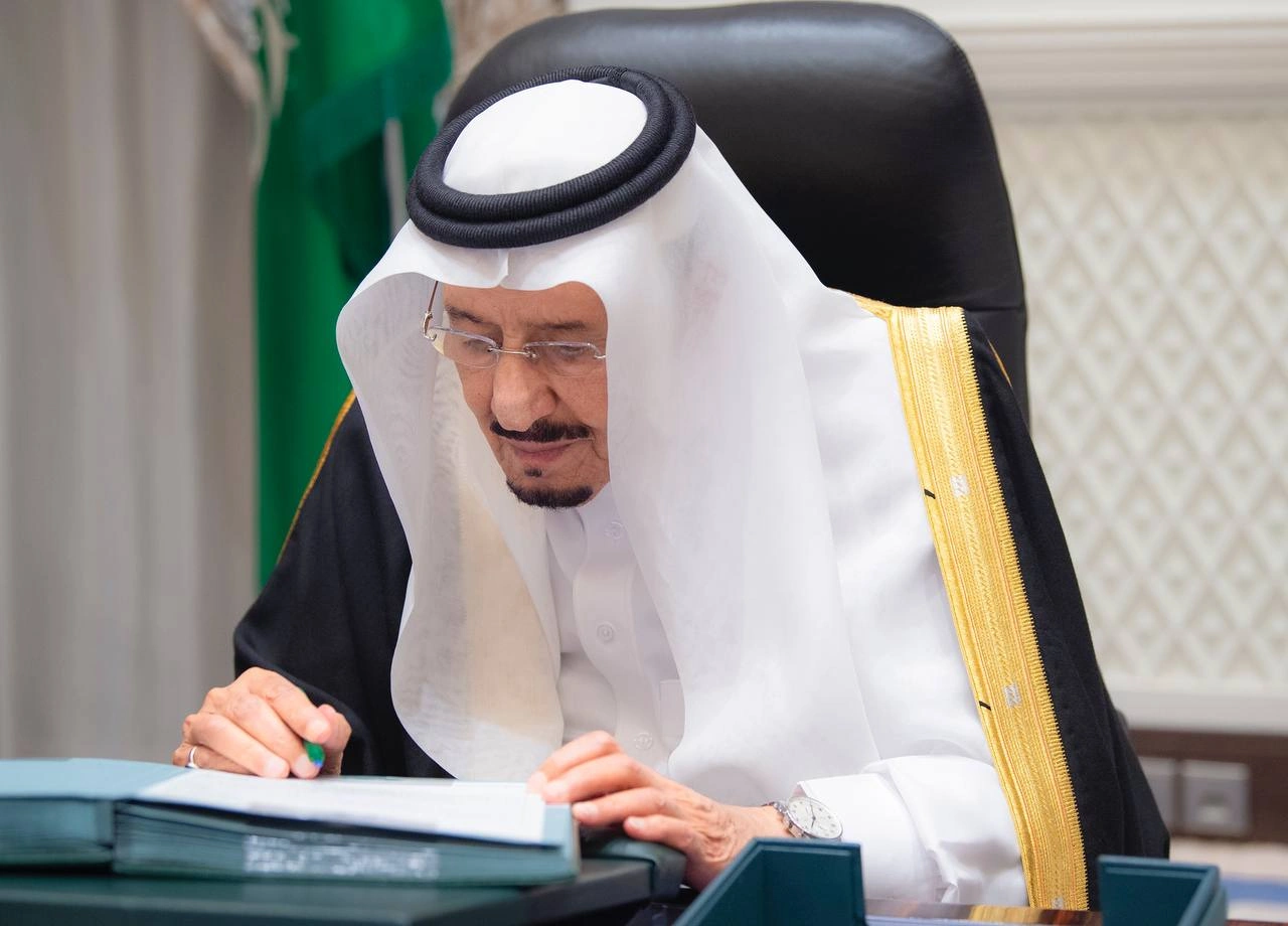 سيدي خادم الحرمين الشريفين يرأس جلسة مجلس الوزراء عبر الاتصال المرئي - صورة 1