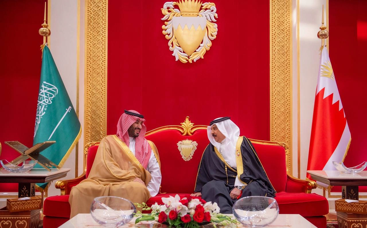 مراسم استقبال رسمية لسمو سيدي ولي العهد في قصر الصخير في العاصمة البحرينية المنامة بمناسبة زيارته الرسمية - صورة 1