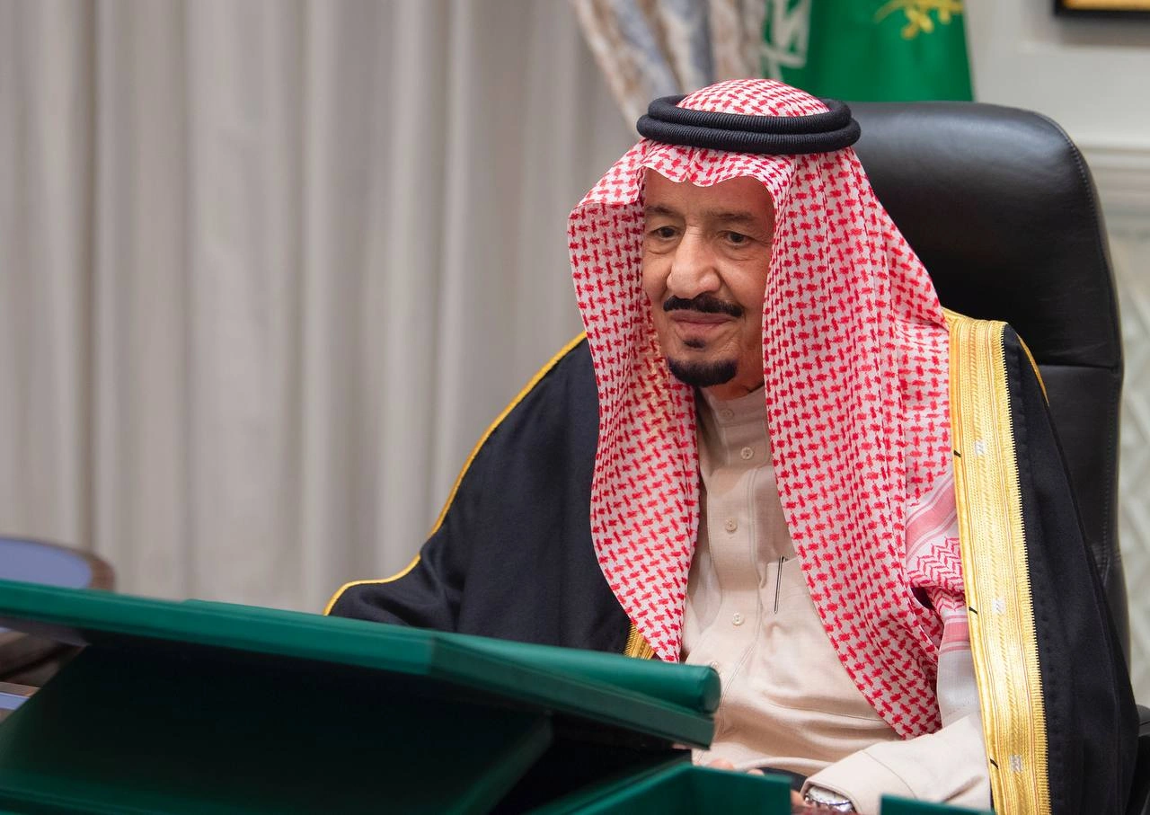 سيدي خادم الحرمين الشريفين يرأس جلسة مجلس الوزراء عبر الاتصال المرئي - صورة 1