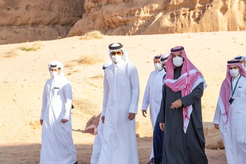سمو سيدي ولي العهد يصحب سمو أمير دولة قطر جولة على المواقع الأثرية في العلا - صورة 2