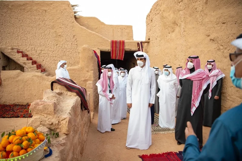سمو سيدي ولي العهد يصحب سمو أمير دولة قطر جولة على المواقع الأثرية في العلا - صورة 3