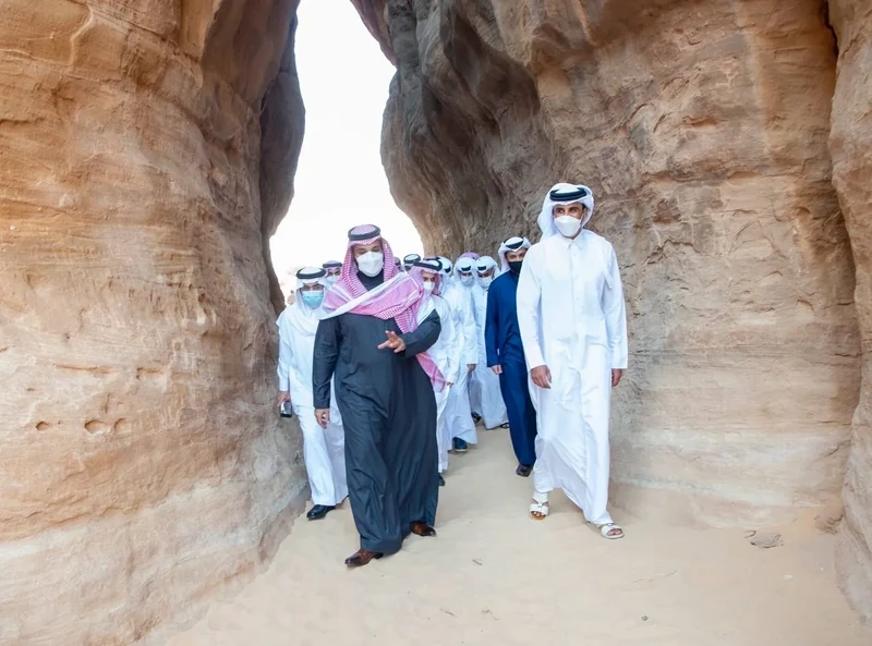 سمو سيدي ولي العهد يصحب سمو أمير دولة قطر جولة على المواقع الأثرية في العلا - صورة 6