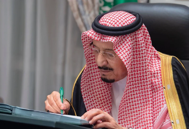 سيدي خادم الحرمين الشريفين يرأس جلسة مجلس الوزراء عبر الاتصال المرئي - صورة 2