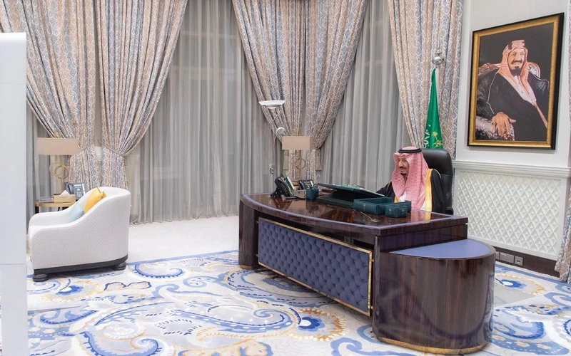 سيدي خادم الحرمين الشريفين يرأس جلسة مجلس الوزراء عبر الاتصال المرئي - صورة 4