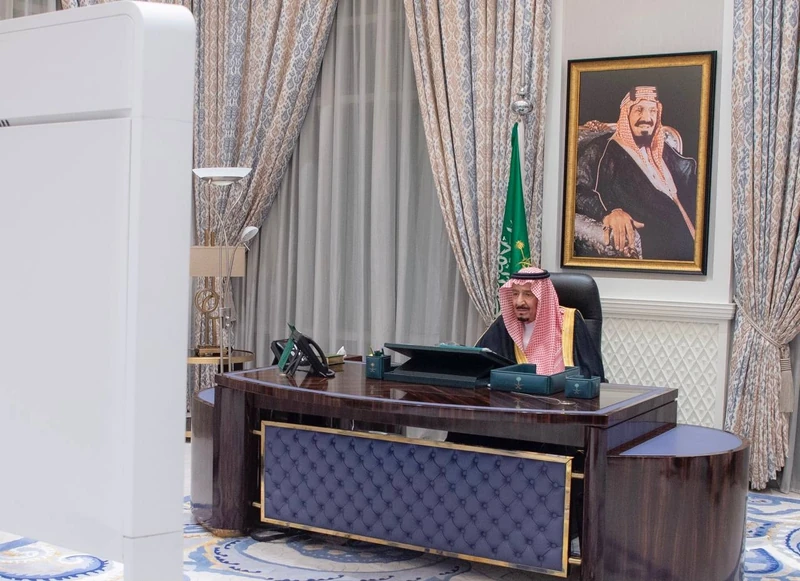 سيدي خادم الحرمين الشريفين يرأس جلسة مجلس الوزراء عبر الاتصال المرئي - صورة 2