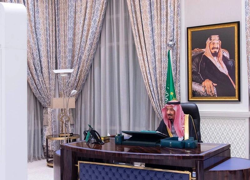 سيدي خادم الحرمين الشريفين يرأس جلسة مجلس الوزراء عبر الاتصال المرئي - صورة 4