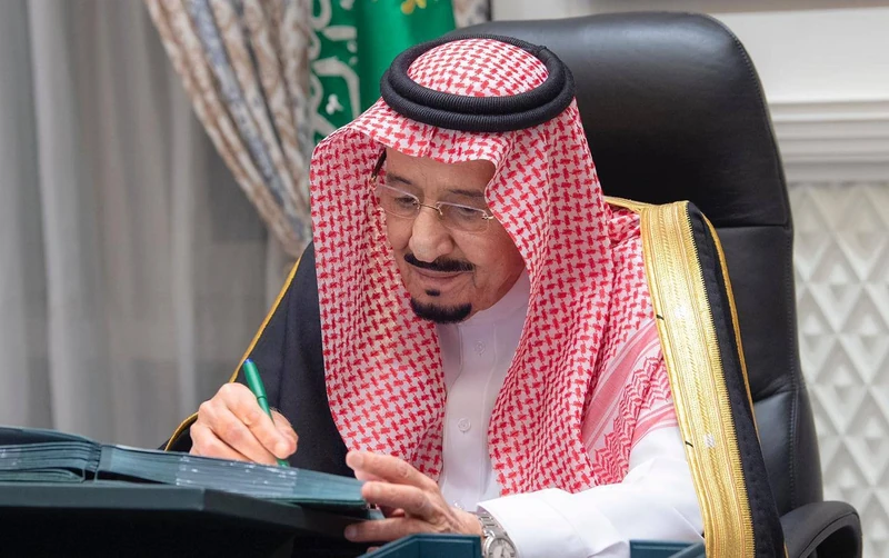 سيدي خادم الحرمين الشريفين يرأس جلسة مجلس الوزراء عبر الاتصال المرئي - صورة 3